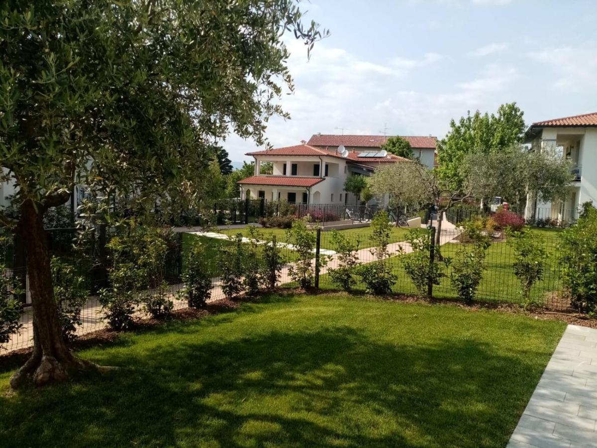 Residence Fiore Rosso Сірміоне Екстер'єр фото